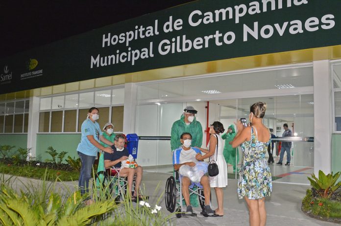 Covid-19: mais 10 pacientes recebem alta do hospital de campanha municipal