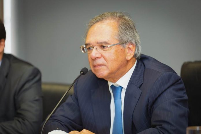 Paulo Guedes envia mensagem de Páscoa com letra de Alok