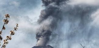 Vulcão Etna, na Itália, volta a entrar em erupção