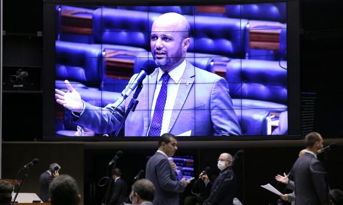 Senado aprova PEC do Orçamento de Guerra; texto volta à Câmara