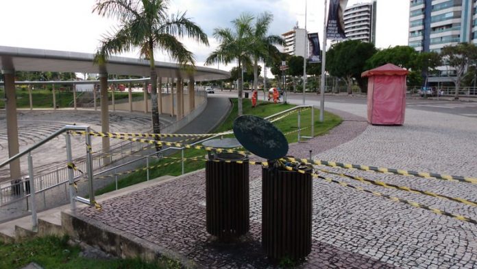 Ponta Negra segue interditada com fiscalização da PM e Guarda Municipal