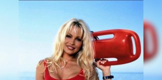 Pamela Anderson ainda usa famoso maiô de 'SOS Malibu': 'Serve até hoje'