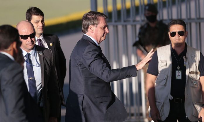 Bolsonaro diz que nomeia novo diretor da PF nesta segunda