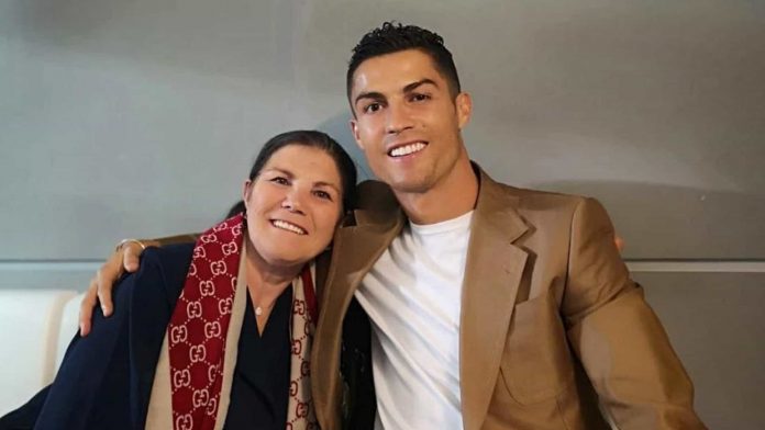 Cristiano Ronaldo e irmãos presenteiam a mãe com Mercedes