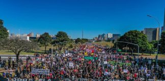 Manifestações pró e contra governo são registradas neste domingo