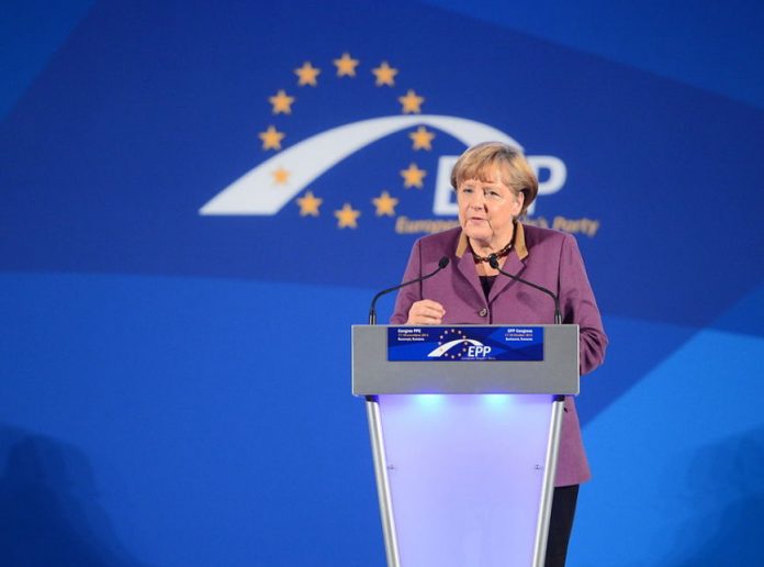 aíses devem se unir para garantir mercado forte na Europa, diz Merkel