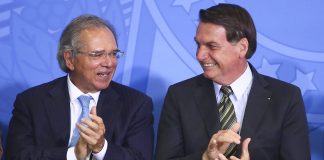 45% dos que recebem auxílio emergencial aprovam Bolsonaro