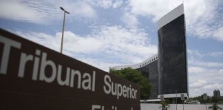 O TSE aumentou o esquema de segurança para acessar o prédio do tribunal