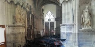 Incêndio destrói órgão e vidraças da catedral francesa de Nantes