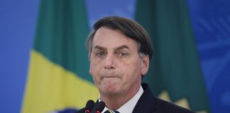 47% acham que Bolsonaro deve deixar a Presidência