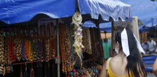 Feirinha de Artesanato da avenida Eduardo Ribeiro tem atividades retomadas