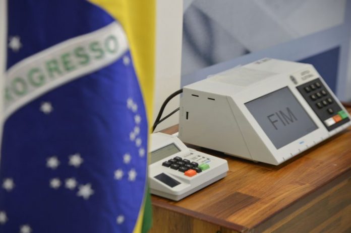 A Câmara dos Deputados pode votar, hoje (1º), a Proposta de Emenda à Constituição (PEC) 18/20 que trata do adiamento das eleições municipais de 2020