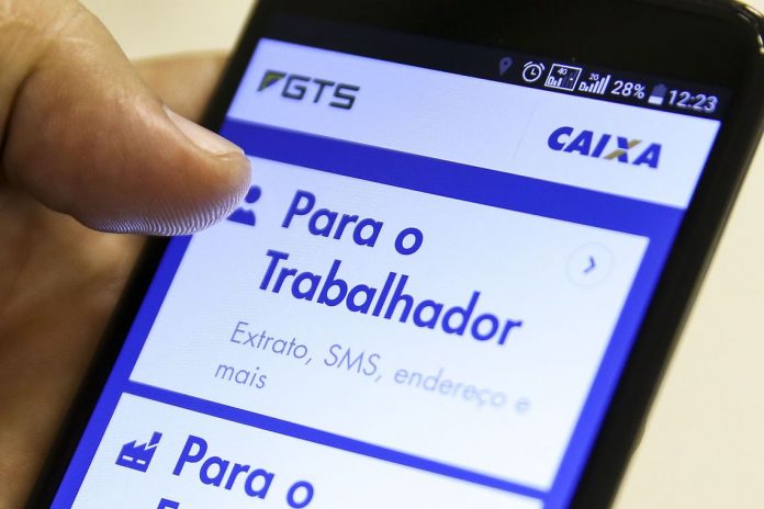 Saque emergencial do FGTS para nascidos em maio é creditado pela Caixa