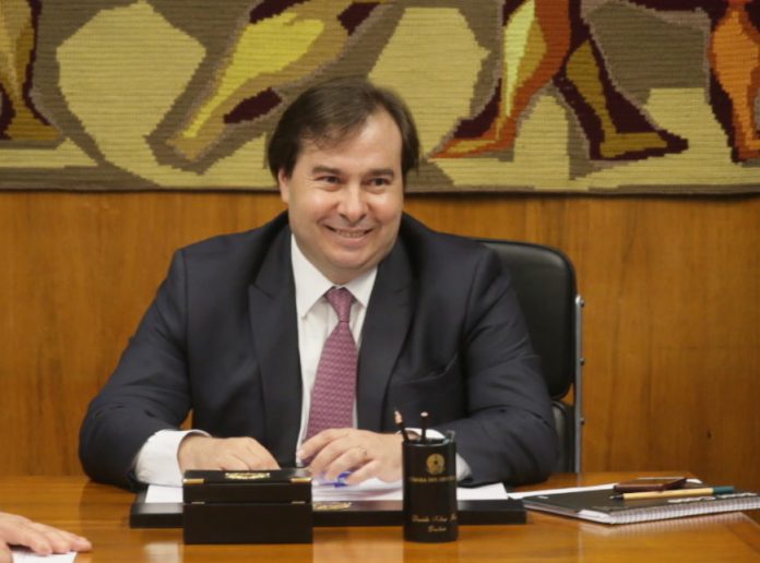 Rodrigo Maia diz que possível ‘quarentena’ imposta a juízes não afetaria Moro