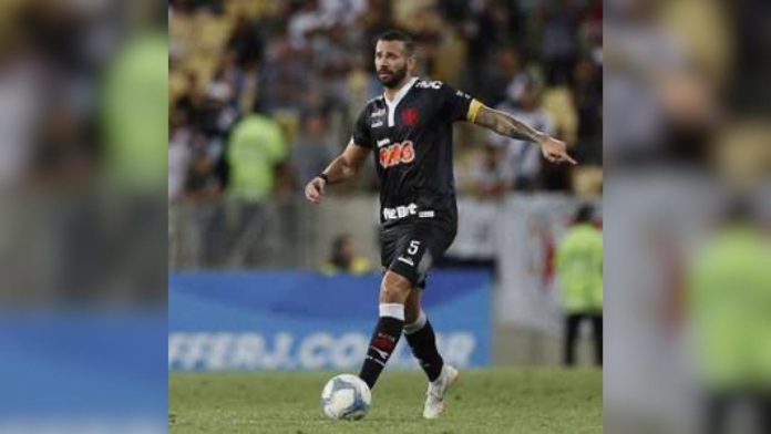 Jogador do Independiente 'pinta' como solução para lateral esquerda do Vasco