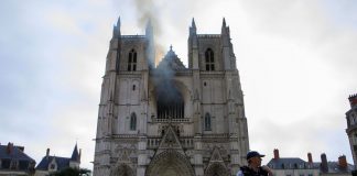 Refugiado que trabalhava na catedral de Nantes confessou ter iniciado incêndio