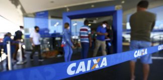 Caixa paga auxílio emergencial para beneficiários do Bolsa Família