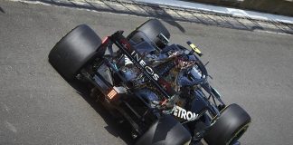 Bottas tira pole de Hamilton e larga na frente no GP de 70 anos da F1