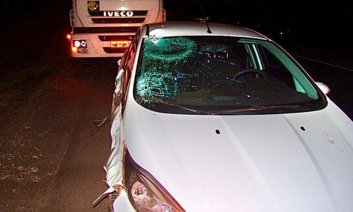 Motorista de caminhão, de 68 anos, morre ao ser atropelado duas vezes