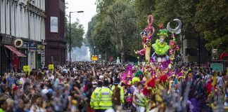 Carnaval de Notting Hill troca as ruas de Londres por festival online