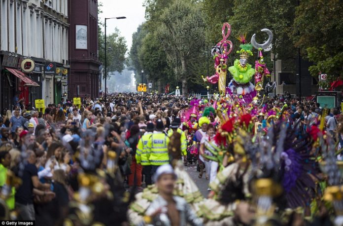 Carnaval de Notting Hill troca as ruas de Londres por festival online