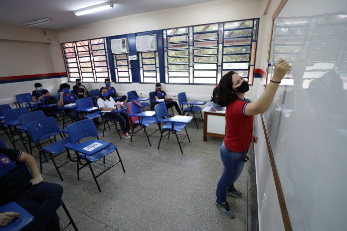 Educação: 14 professores aprovados em Processo Seletivo são convocados