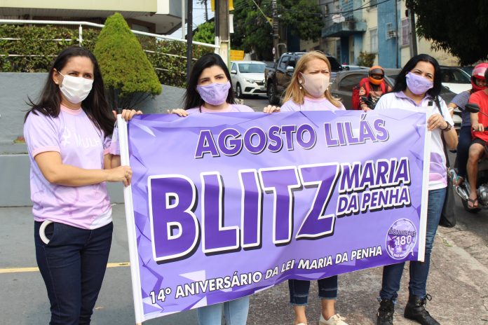 ‘Agosto Lilás’ realiza ‘Blitz Maria da Penha’ e fixação de cartazes