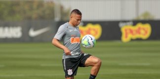 Corinthians oficializa empréstimo de Janderson ao Atlético-GO