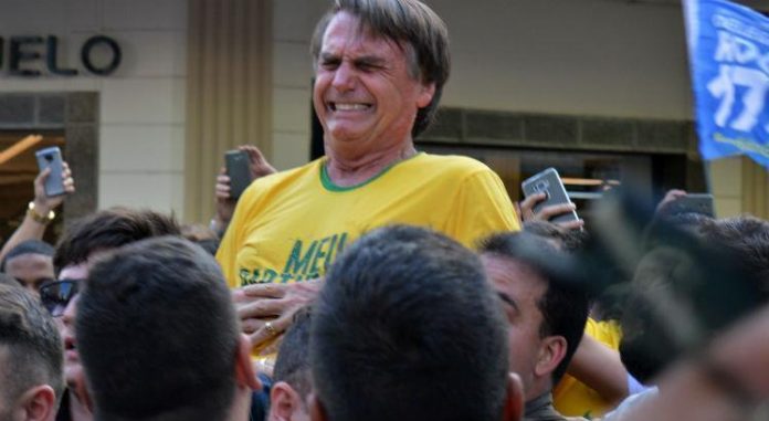 Dois anos após facada, Bolsonaro relembra episódio