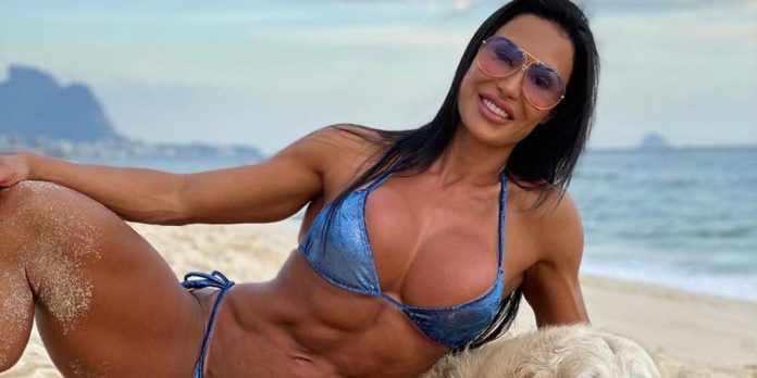 Gracyanne Barbosa quase mostra tudo em foto e chama Belo para ‘brincar’