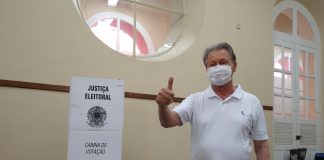 Arthur Neto vota pelo 1º turno e fala sobre amadurecimento da democracia