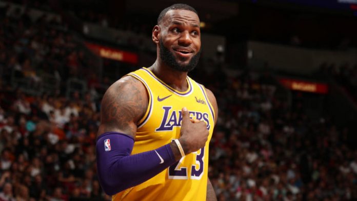 LeBron James renova contrato com Los Angeles Lakers por 2 anos