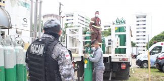 Quatro hospitais de Manaus recebem abastecimento de 100 cilindros de oxigênio