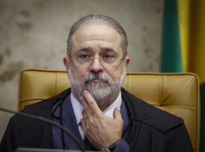 Aras assina portaria que permite compartilhar dados sigilosos da Lava Jato