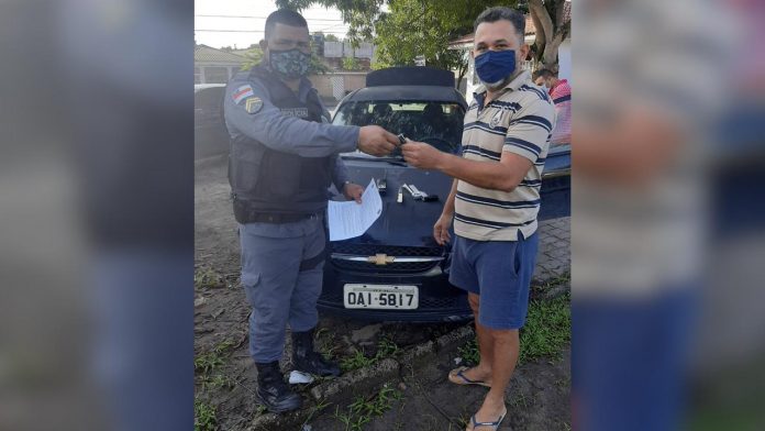 Policiais recuperam veículo roubado na zona Norte de Manaus