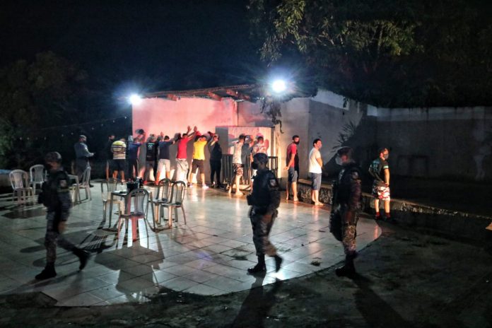 Fiscalização encerra festa clandestina no bairro Tarumã