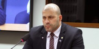 Alexandre de Moraes determina prisão domiciliar para Daniel Silveira