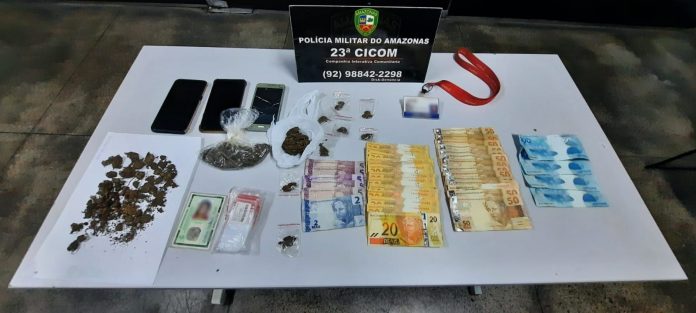 PM apreende dois adolescentes e detém duas mulheres com drogas em Manaus