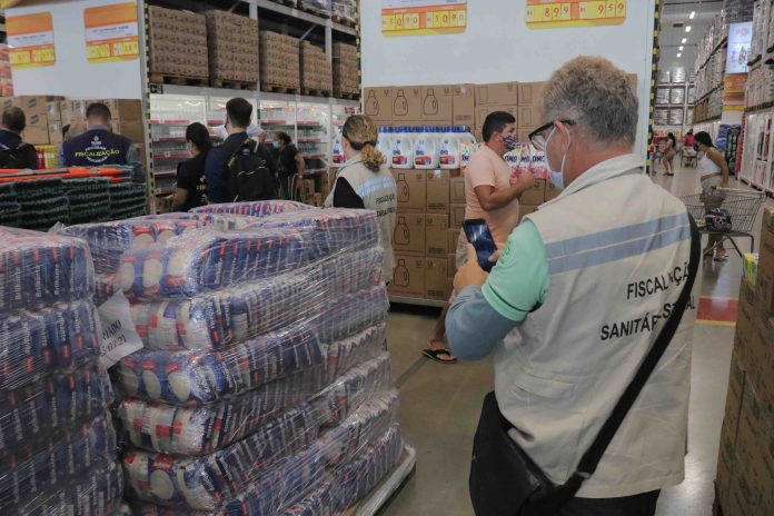 Em Manaus, central vistoria mais de 90 supermercados