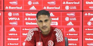 Após reunião, direção do Inter anuncia permanência de Paolo Guerrero