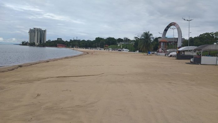 Prefeitura de Manaus libera acesso à praia da Ponta Negra nos dias úteis até 17h