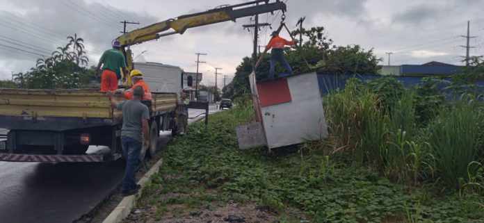 Obstrução de calçadas lidera ranking de notificações na fiscalização urbana