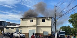 Incêndio atinge residência e assusta moradores em Manaus