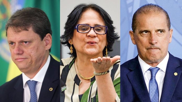 Ministros do governo Bolsonaro oficializam saída para as eleições