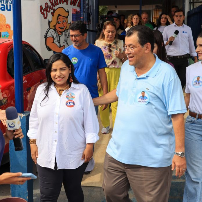 Braga vota no bairro Santo Agostinho ao lado da família e da vice Anne Moura