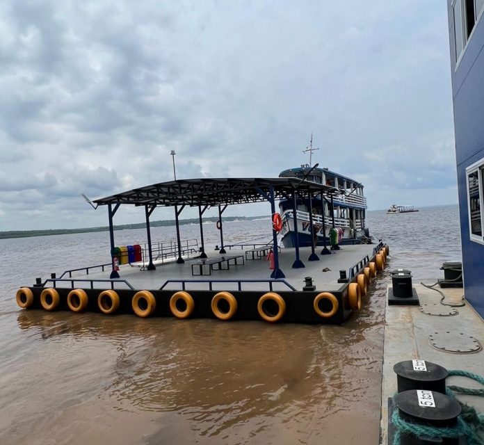 Terminais flutuantes são construídos para atender comunidades do interior do AM