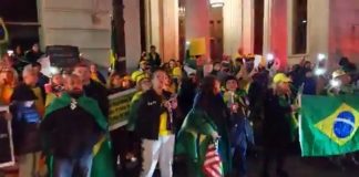 Manifestantes hostilizam ministros do STF na porta de hotel em Nova York