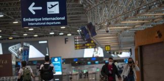 Máscaras em aviões e aeroportos voltam a ser obrigatórias a partir de hoje