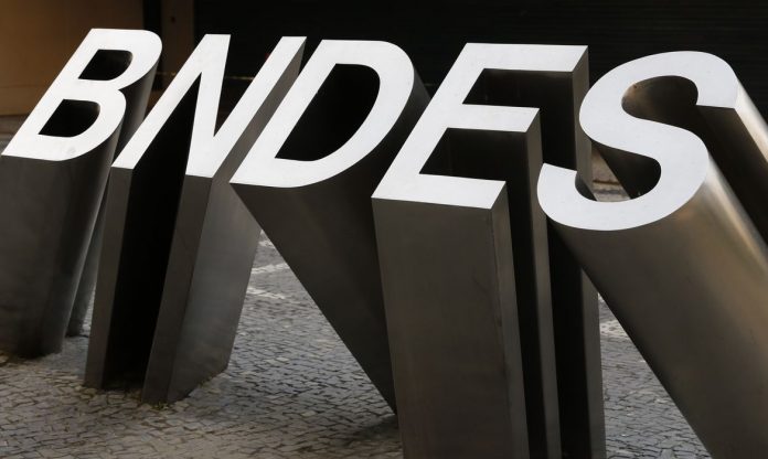 BNDES vai apoiar capacitação de empreendedores de baixa renda