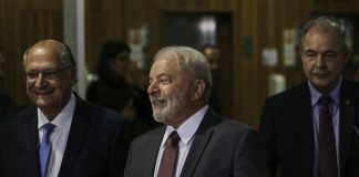 Lula e Alckmin retornam a Brasília e governo eleito articula PEC do Estouro